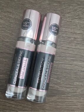 Revolution Conceal & Define Infinite Concealer - Light/Beige